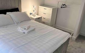City Centre Rooms In Apartment